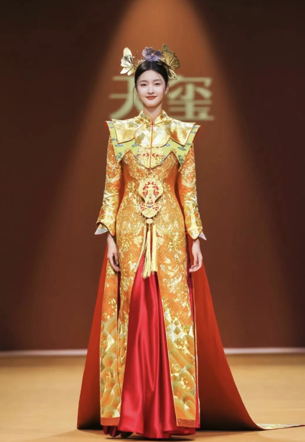 邀請(qǐng)函 | 天璽中國禮服亮相2024上海國際婚紗禮服、彩妝造型及時(shí)尚配飾展