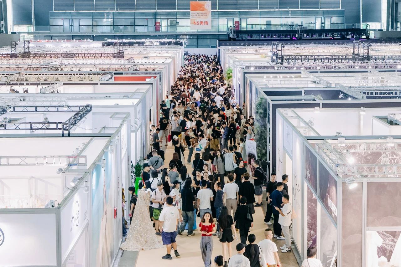 “蛇”來運(yùn)轉(zhuǎn)，2025上海國際婚紗禮服時裝周誠邀攜手出圈